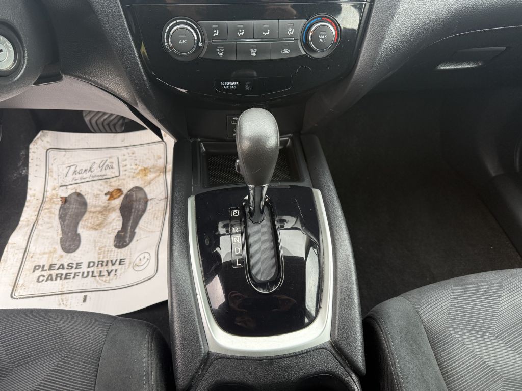 2016 Nissan Rogue Image 11