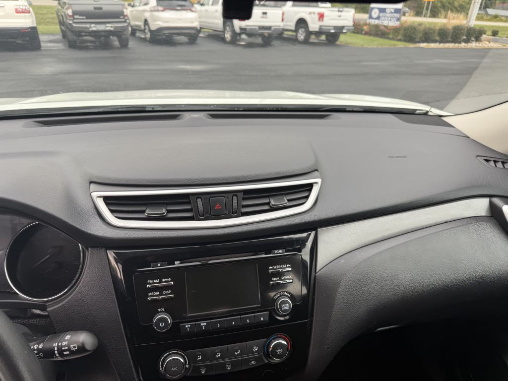 2016 Nissan Rogue Image 12