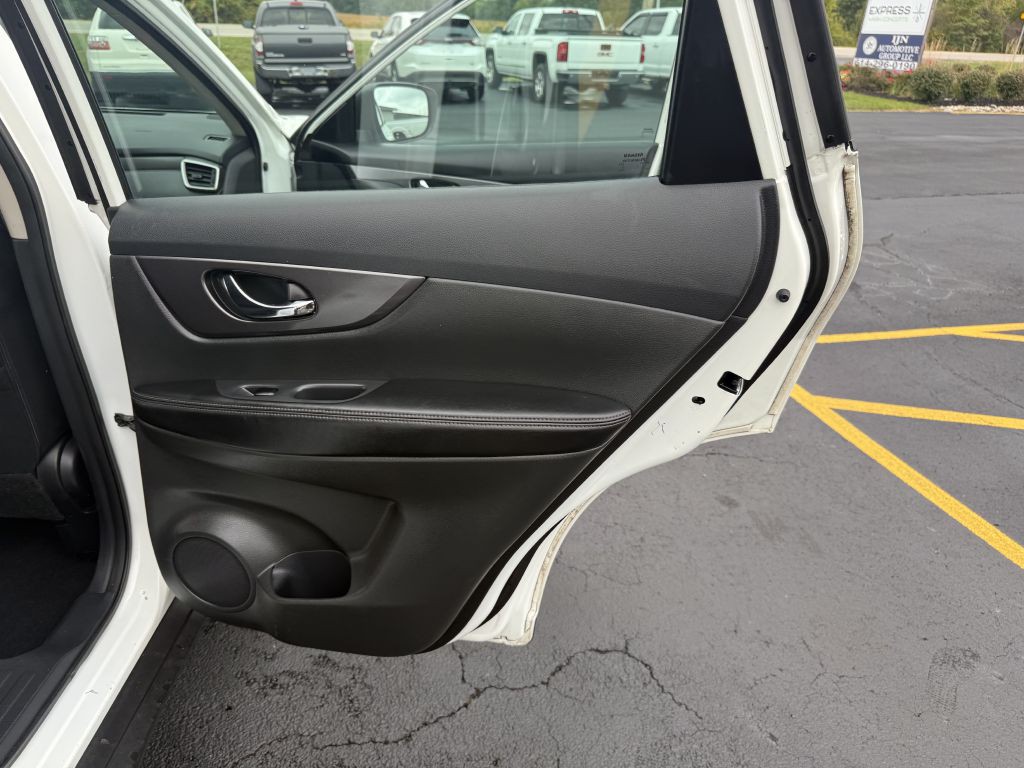 2016 Nissan Rogue Image 16