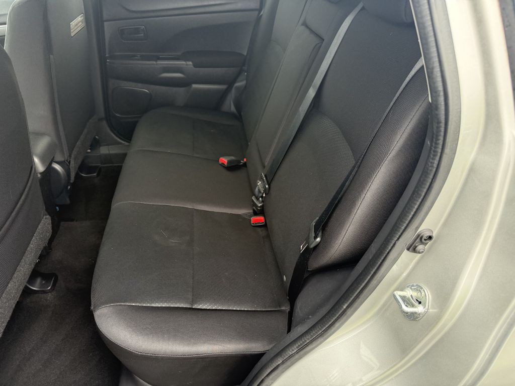 2015 Mitsubishi Outlander Image 7