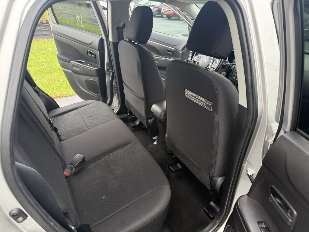 2015 Mitsubishi Outlander Image 9