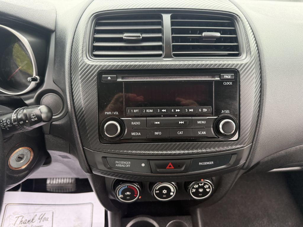 2015 Mitsubishi Outlander Image 11