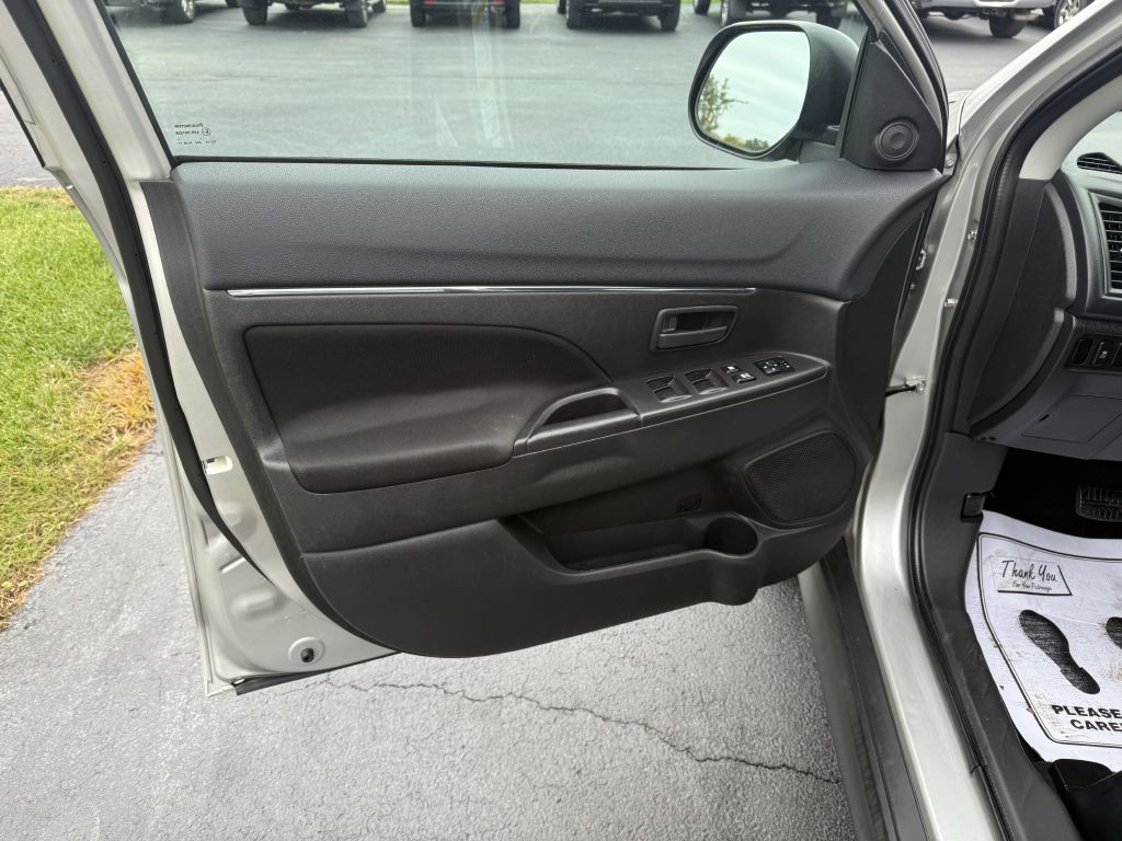 2015 Mitsubishi Outlander Image 14