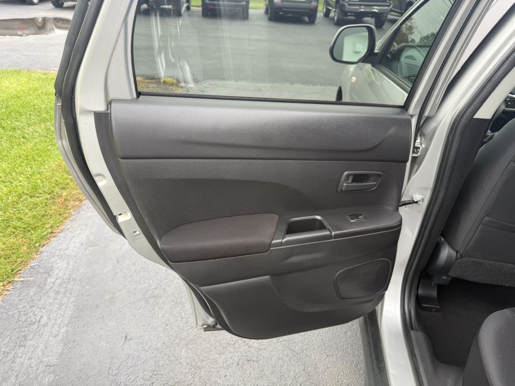 2015 Mitsubishi Outlander Image 15