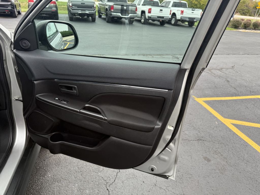 2015 Mitsubishi Outlander Image 17