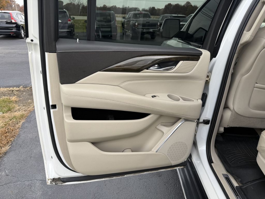 2018 Cadillac Escalade Image 16