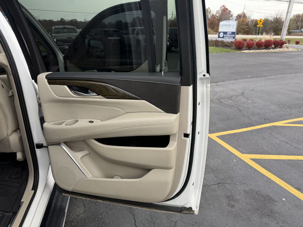 2018 Cadillac Escalade Image 17