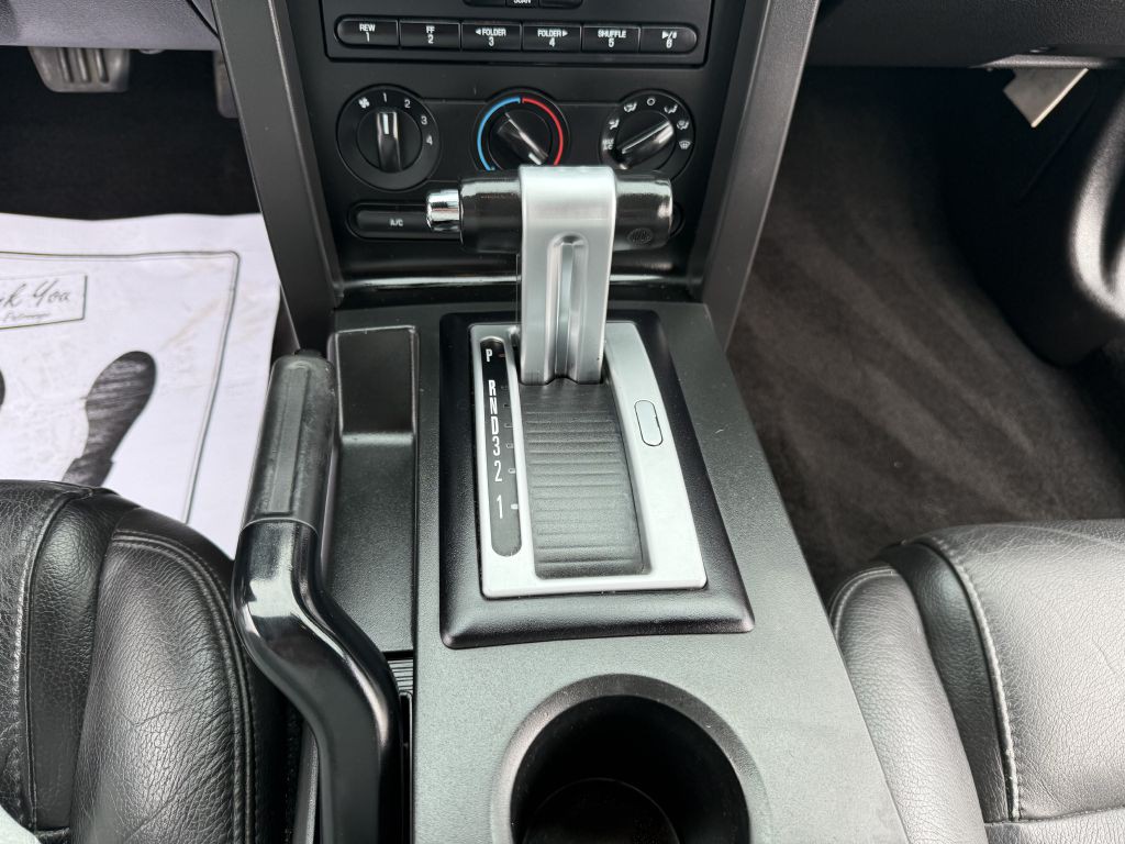 2007 Ford Mustang Image 10