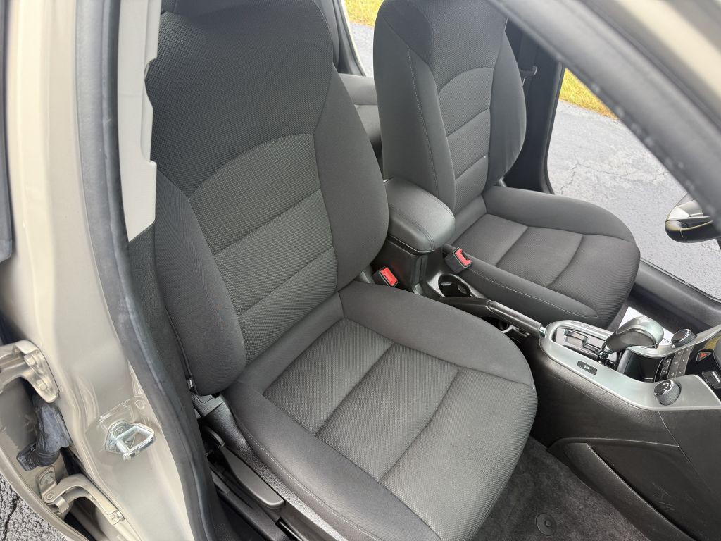 2012 Chevrolet Cruze Image 8