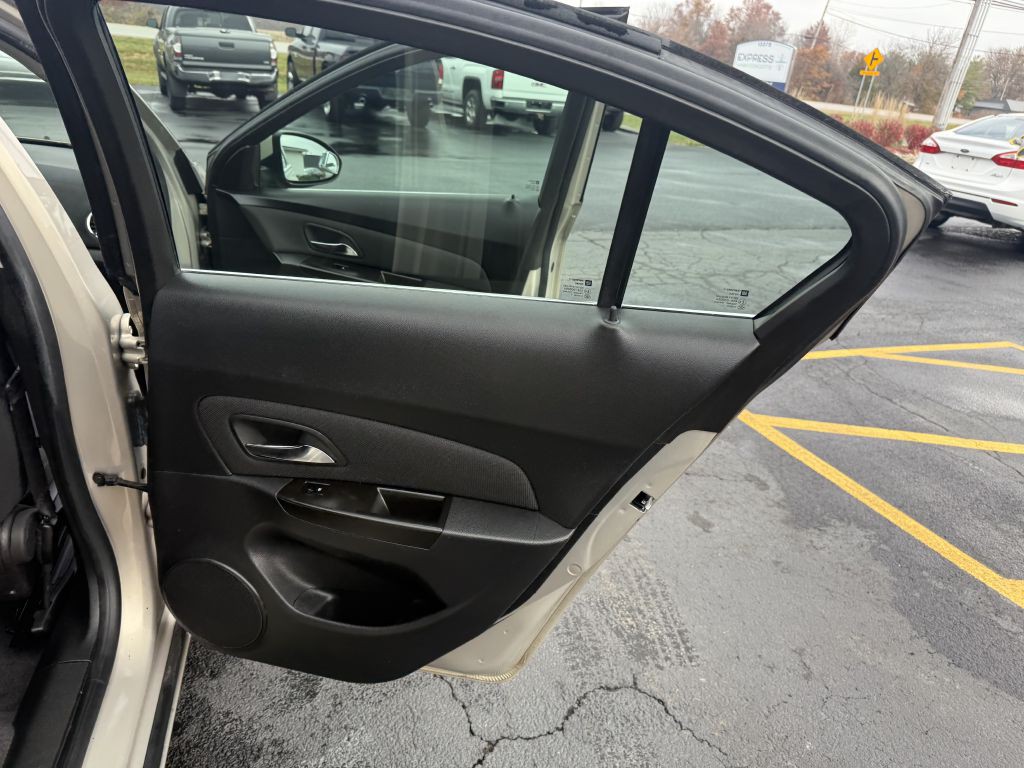 2012 Chevrolet Cruze Image 16