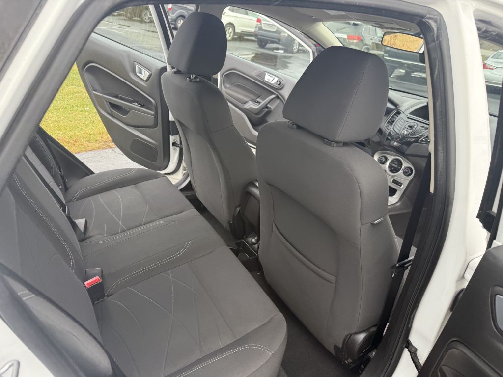 2014 Ford Fiesta Image 8