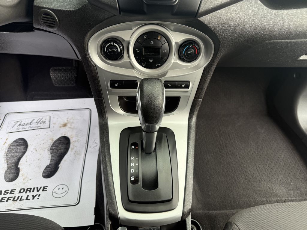 2014 Ford Fiesta Image 11