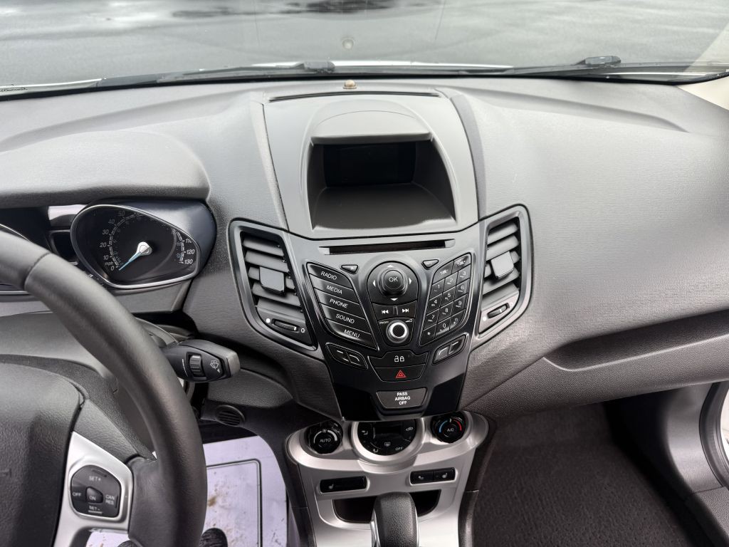 2014 Ford Fiesta Image 12