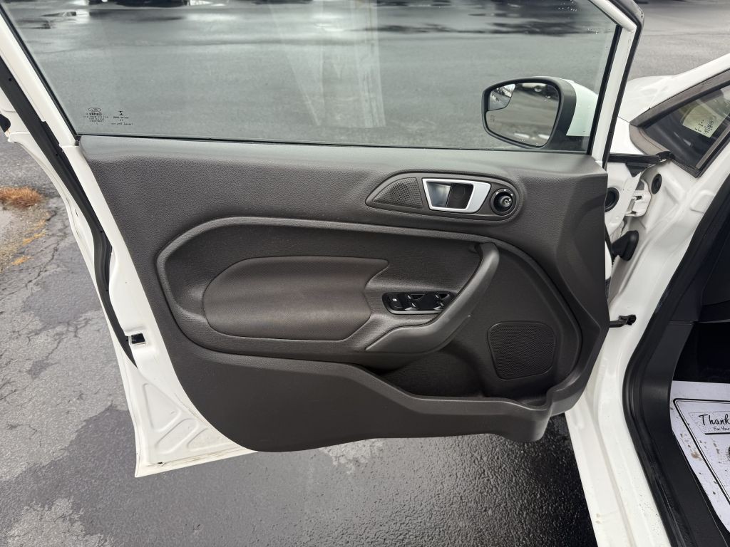 2014 Ford Fiesta Image 13