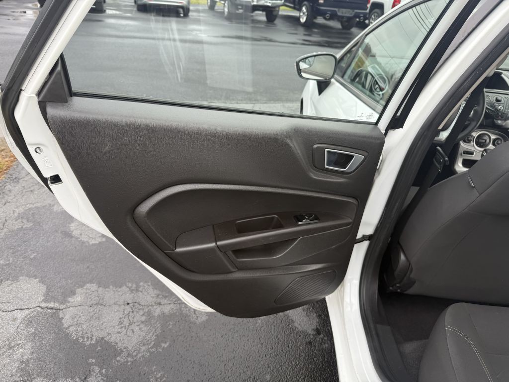 2014 Ford Fiesta Image 14