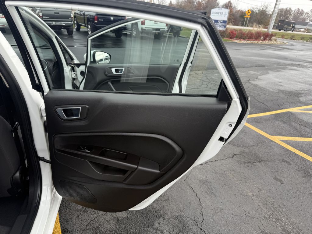 2014 Ford Fiesta Image 15