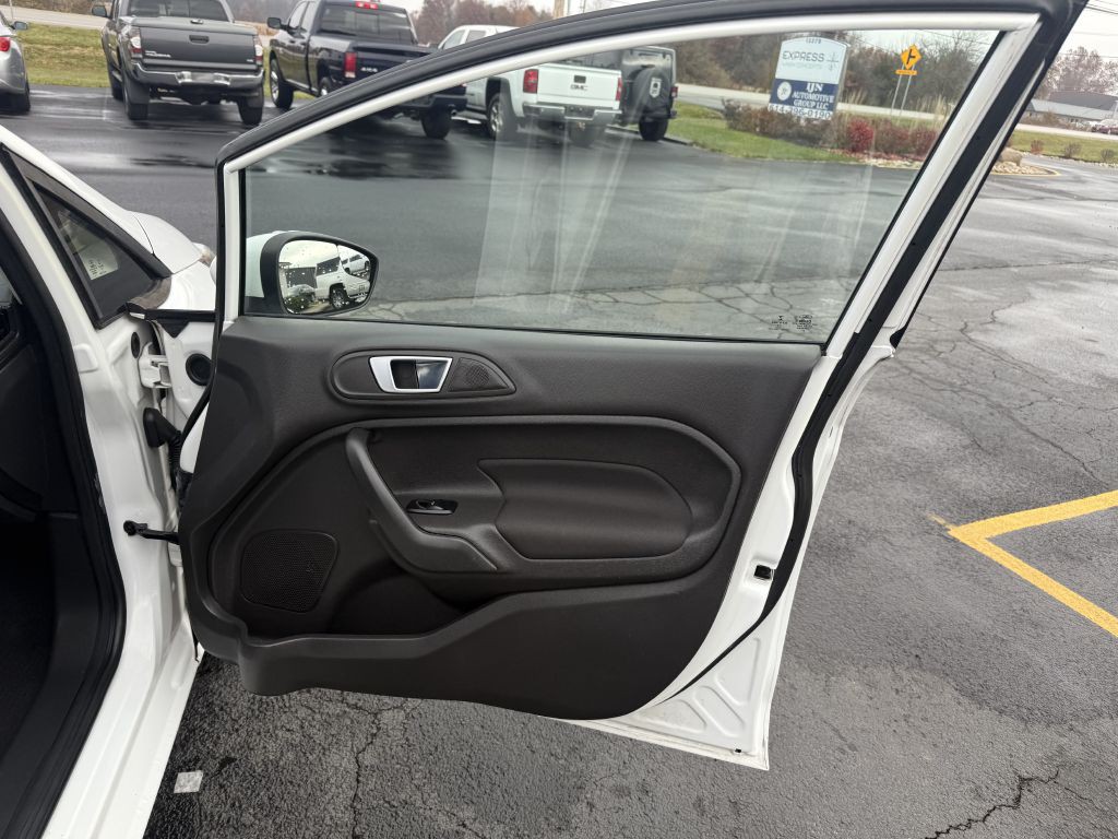 2014 Ford Fiesta Image 16