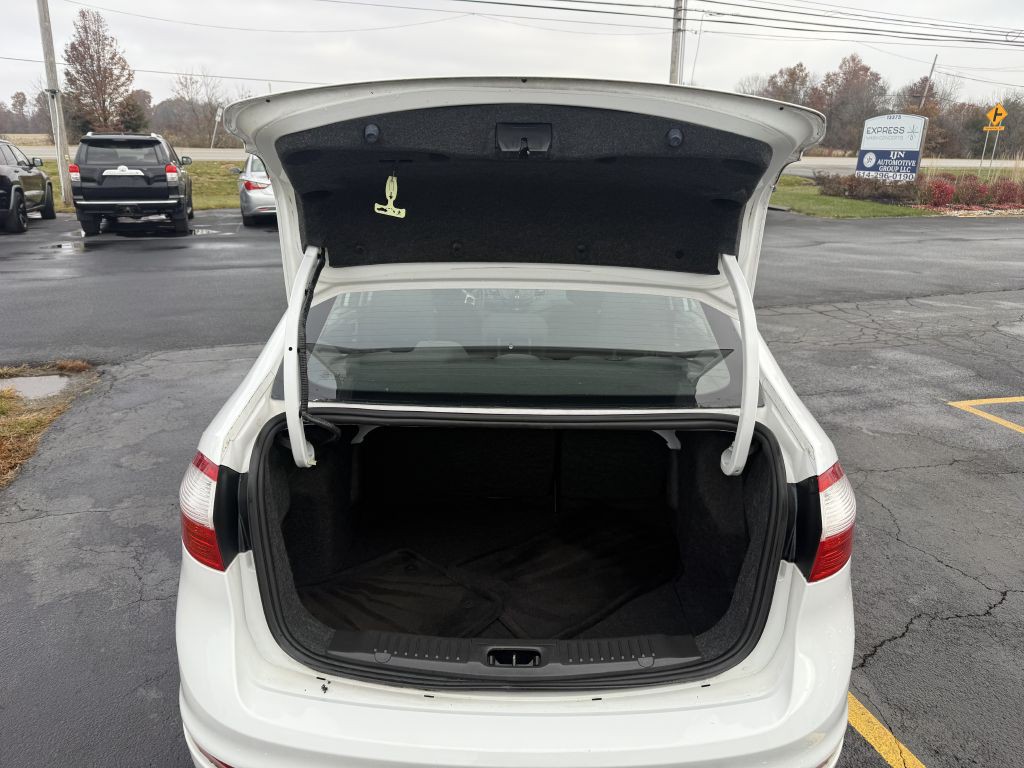2014 Ford Fiesta Image 18
