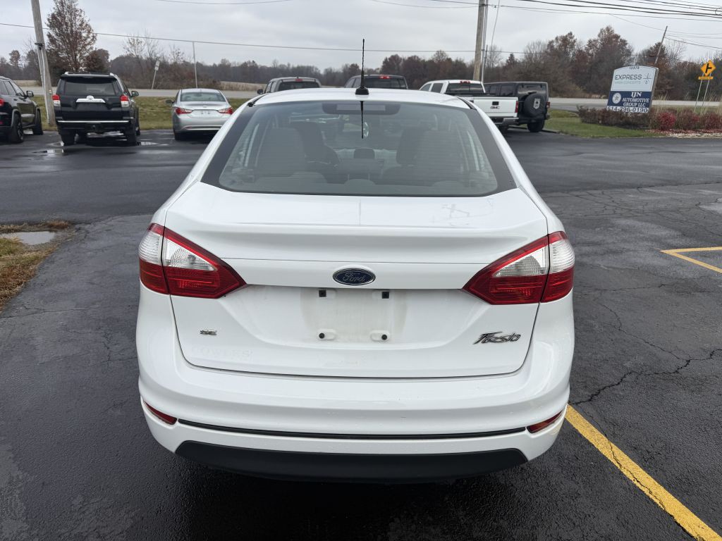 2014 Ford Fiesta Image 21