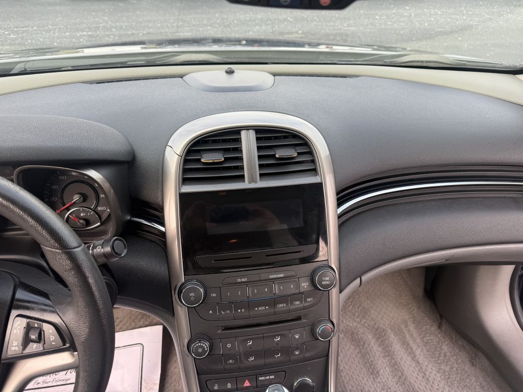 2013 Chevrolet Malibu Image 11