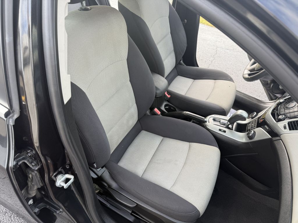 2012 Chevrolet Cruze Image 7