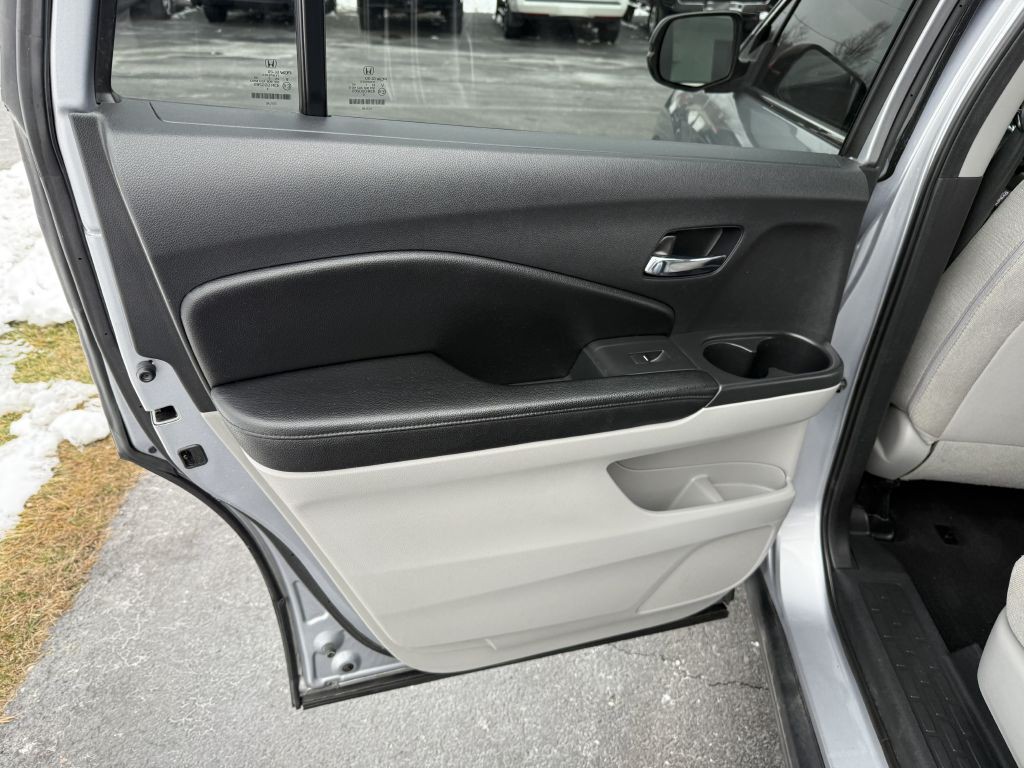 2017 Honda Pilot Image 16