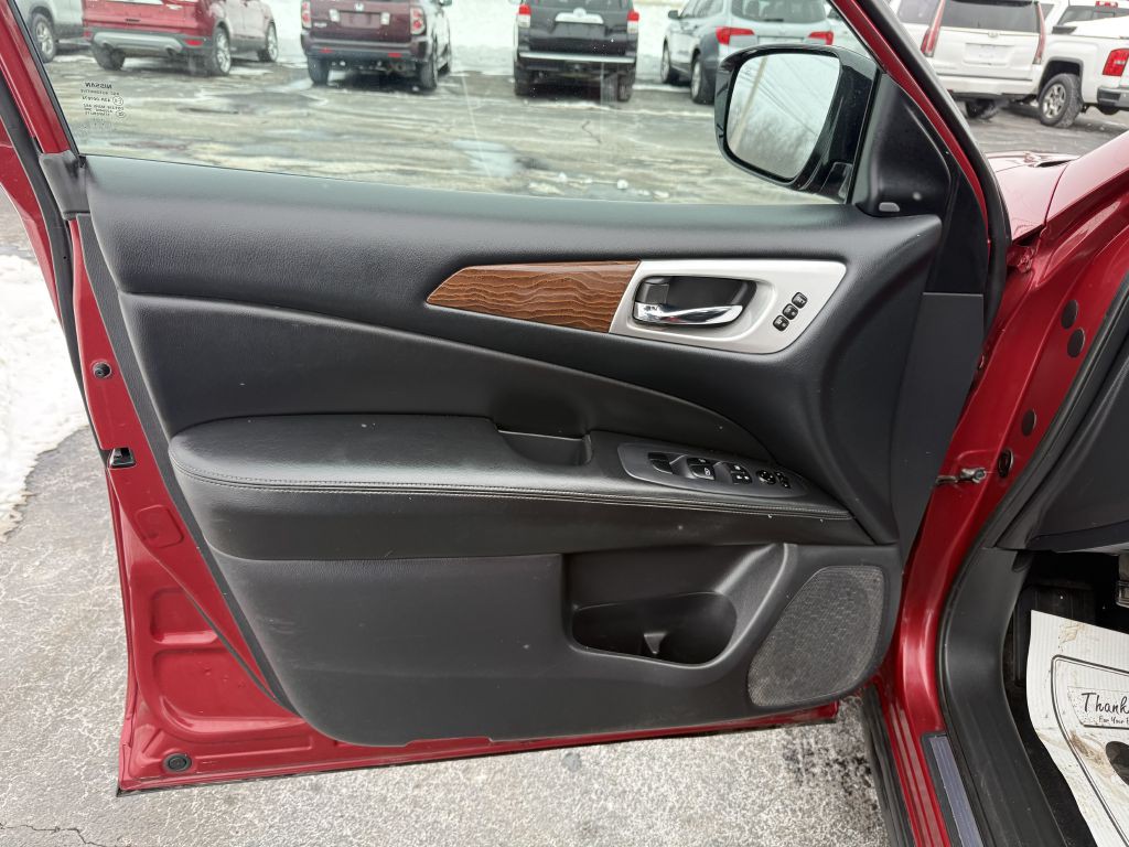 2017 Nissan Pathfinder Image 16