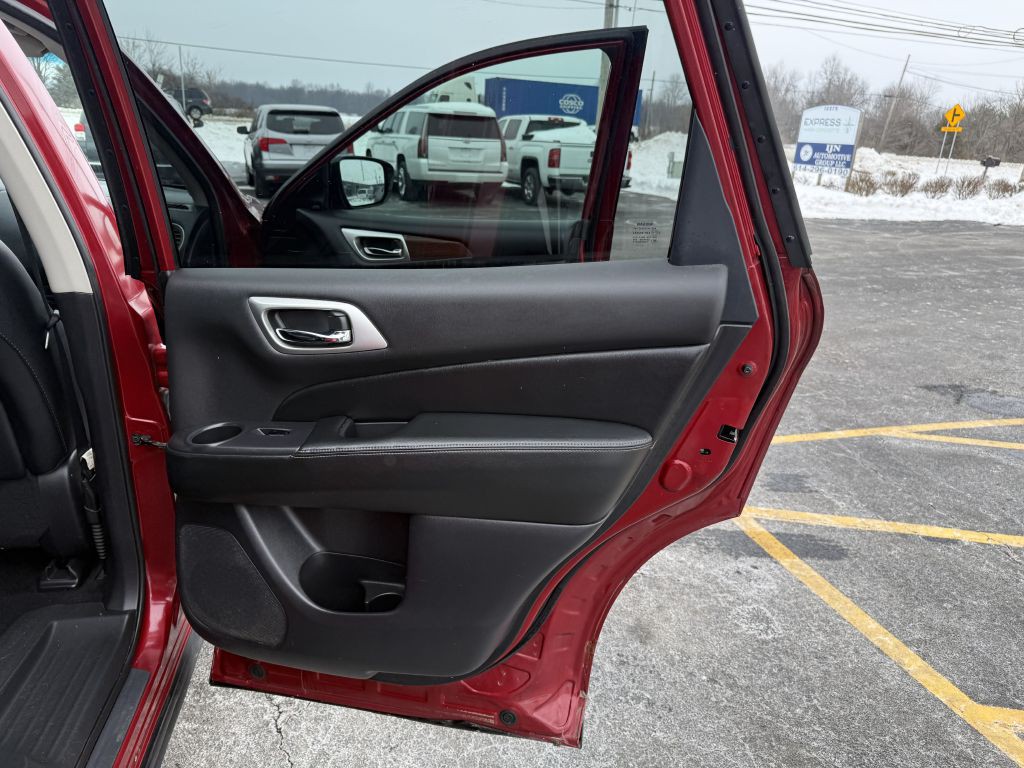 2017 Nissan Pathfinder Image 18
