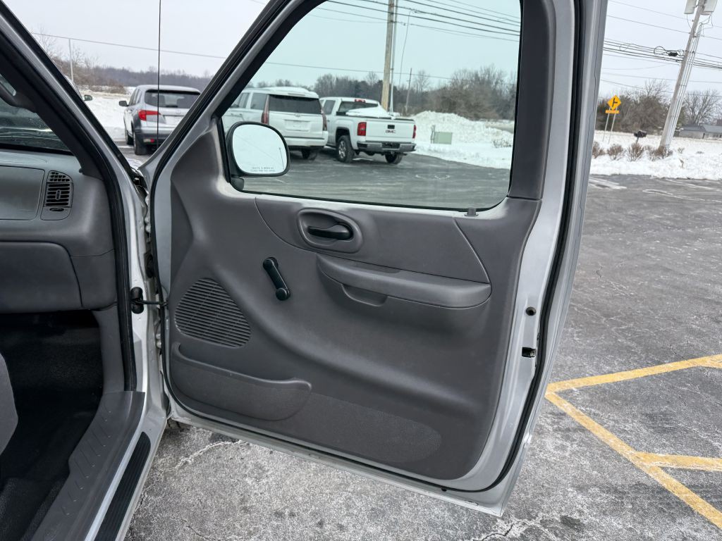2002 Ford F-150 Image 11