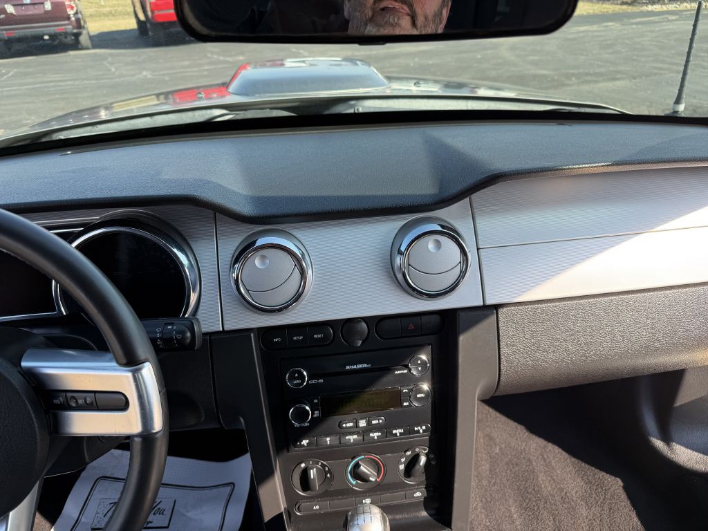 2009 Ford Mustang Image 11