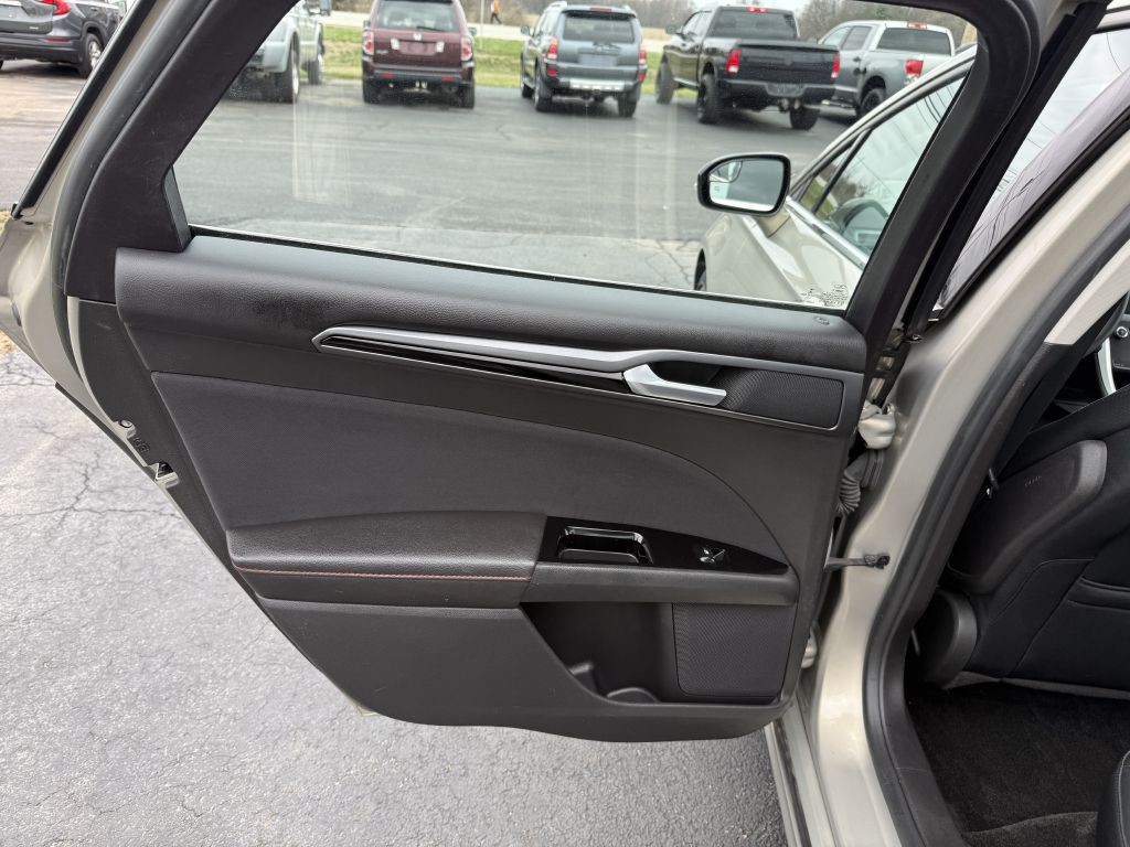 2015 Ford Fusion Image 16