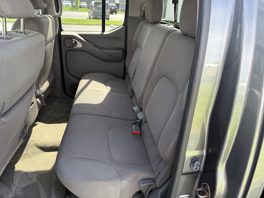 2016 Nissan Frontier Image 7