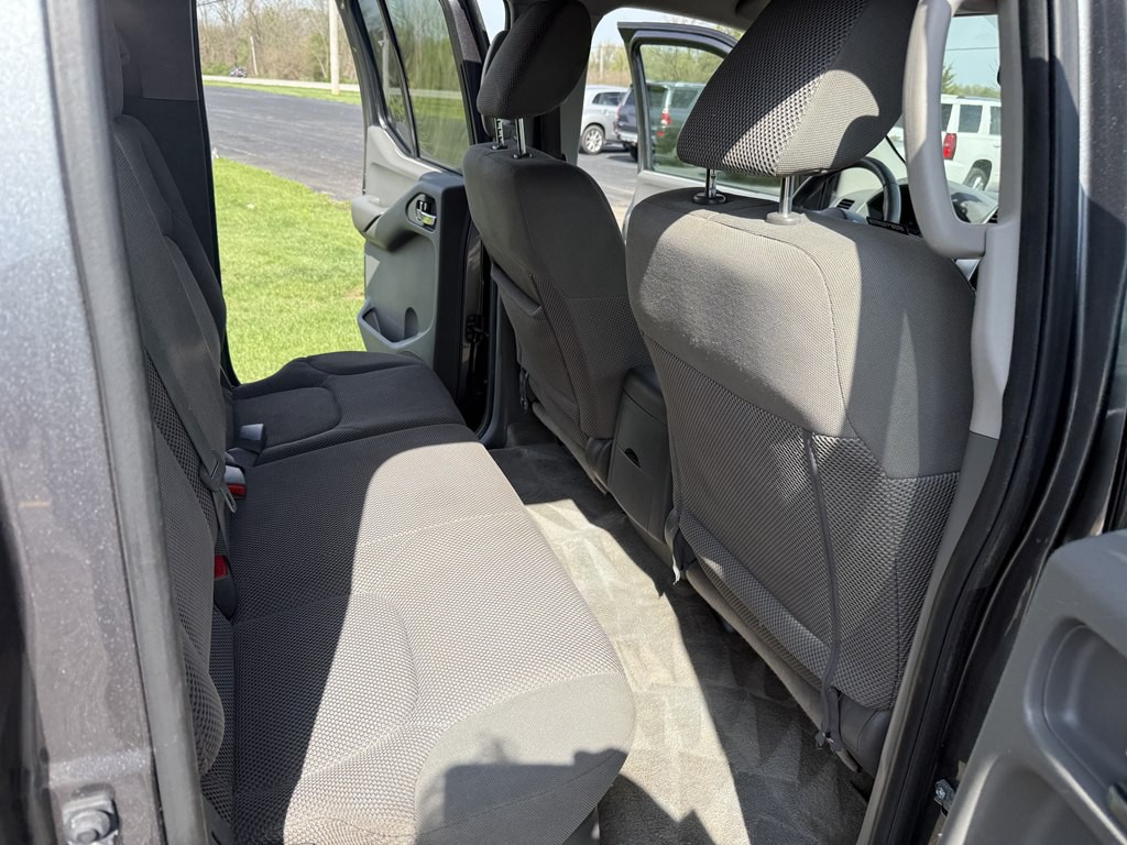 2016 Nissan Frontier Image 9