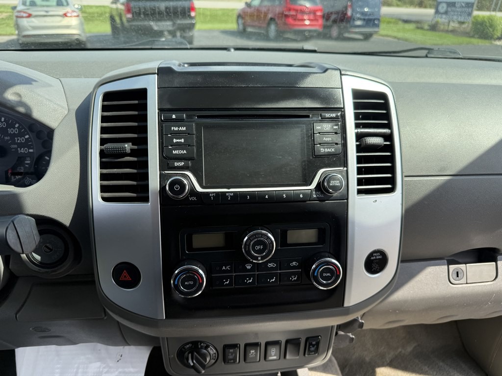 2016 Nissan Frontier Image 11