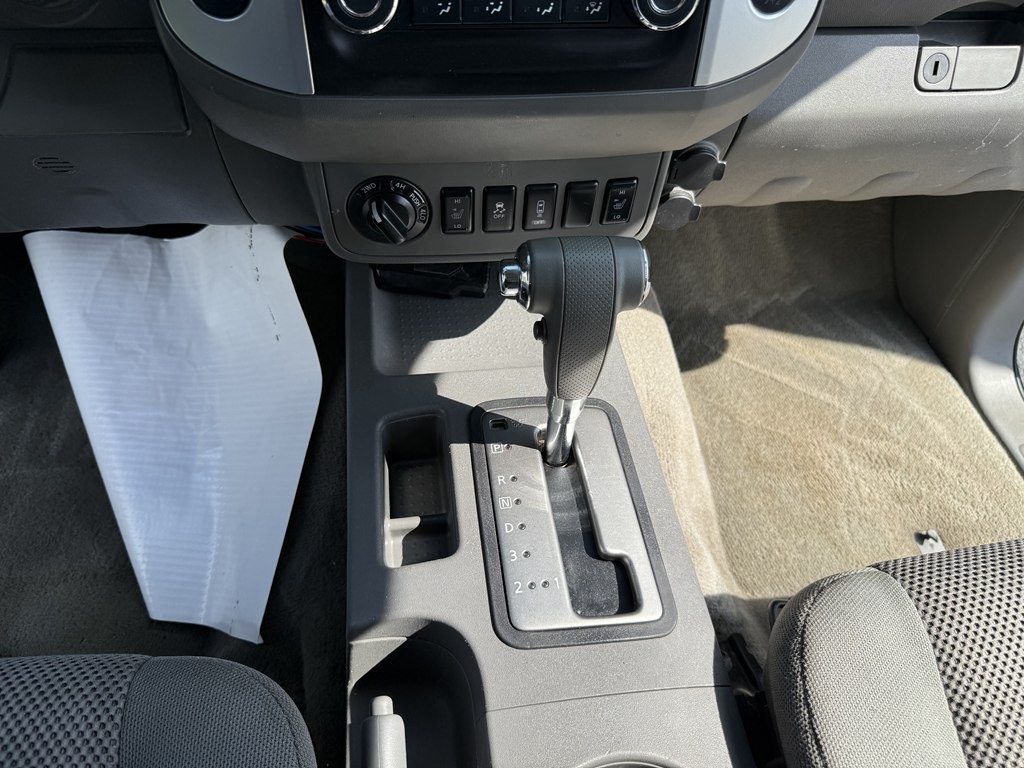 2016 Nissan Frontier Image 12