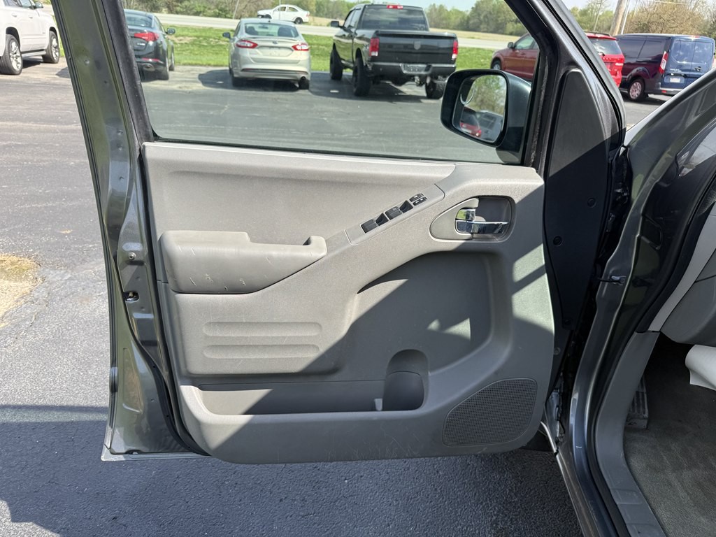 2016 Nissan Frontier Image 14