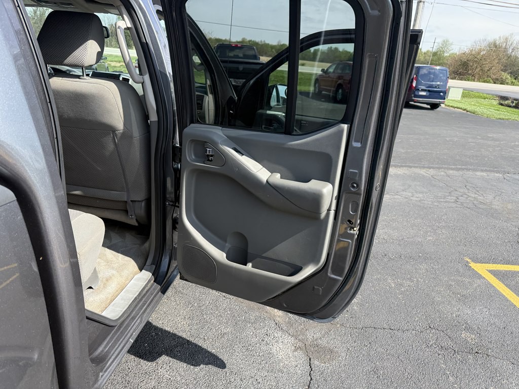 2016 Nissan Frontier Image 16