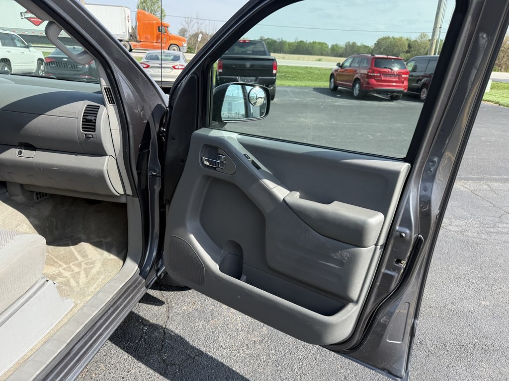 2016 Nissan Frontier Image 17