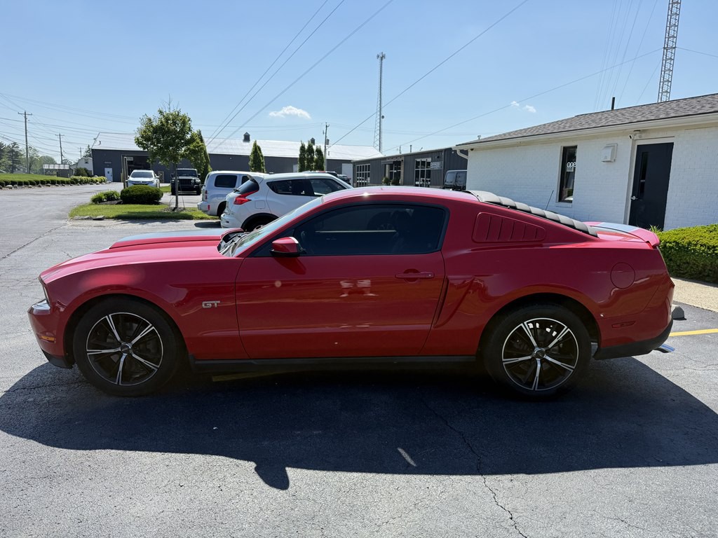 2010 Ford Mustang Image 18