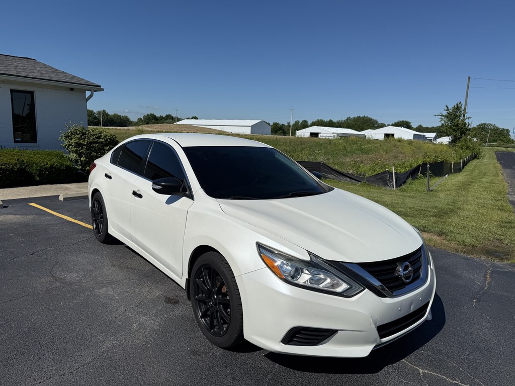 2016 Nissan Altima Image 1