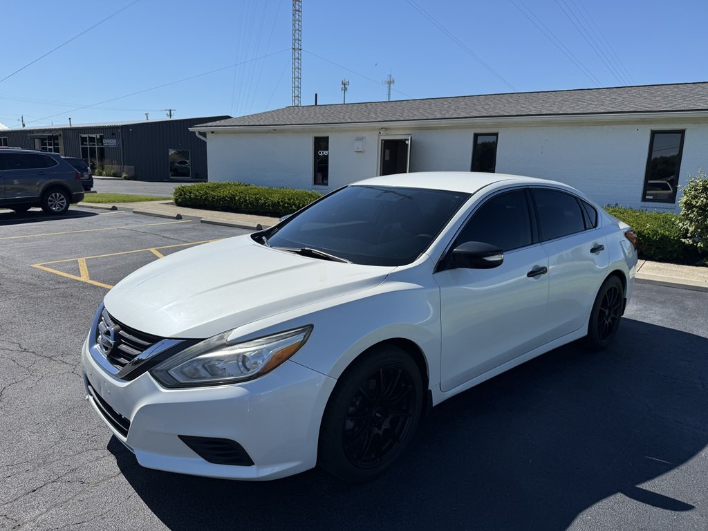 2016 Nissan Altima Image 2