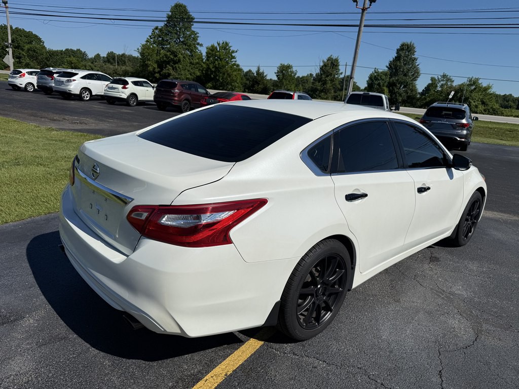 2016 Nissan Altima Image 4