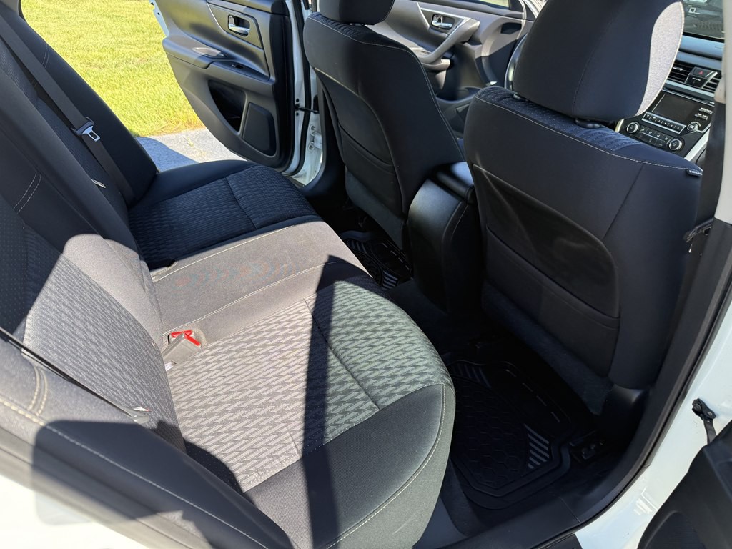 2016 Nissan Altima Image 9