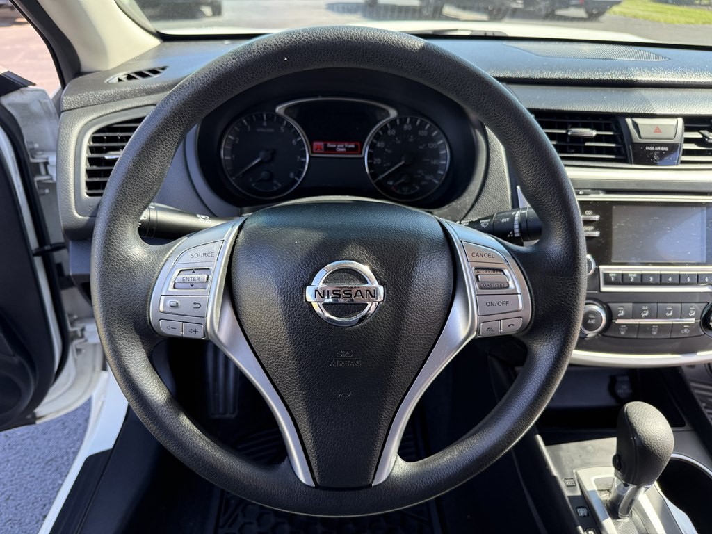 2016 Nissan Altima Image 10
