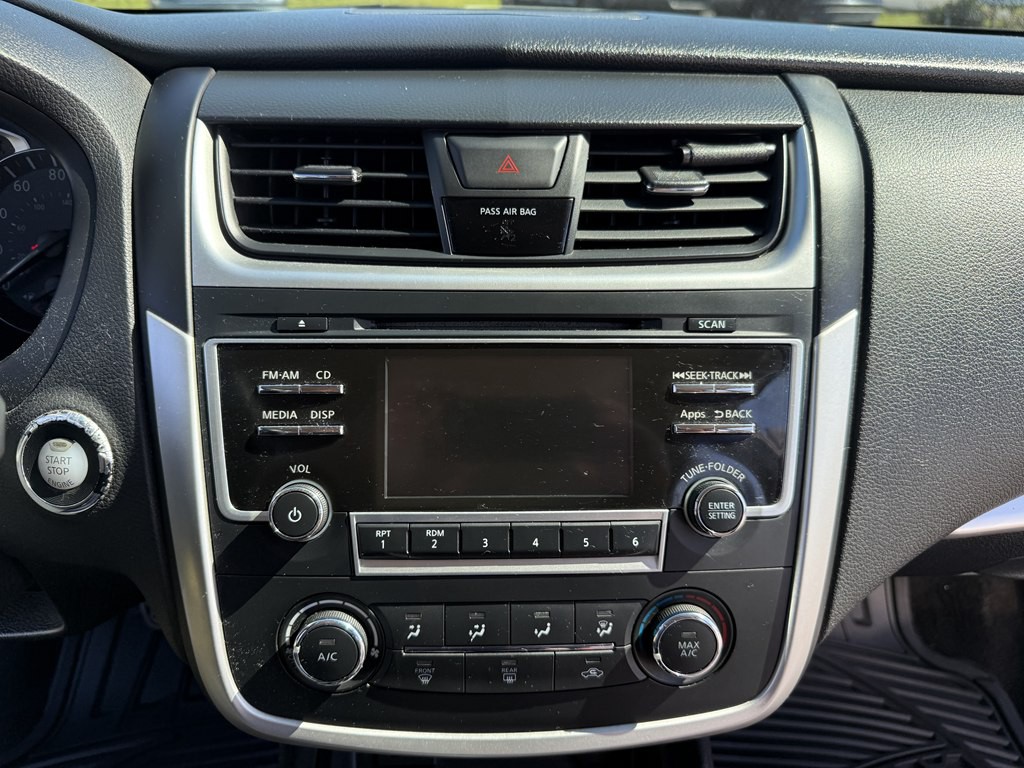 2016 Nissan Altima Image 11