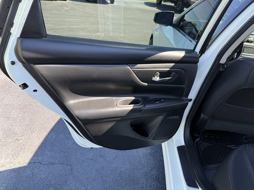 2016 Nissan Altima Image 15