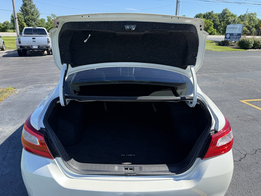 2016 Nissan Altima Image 19
