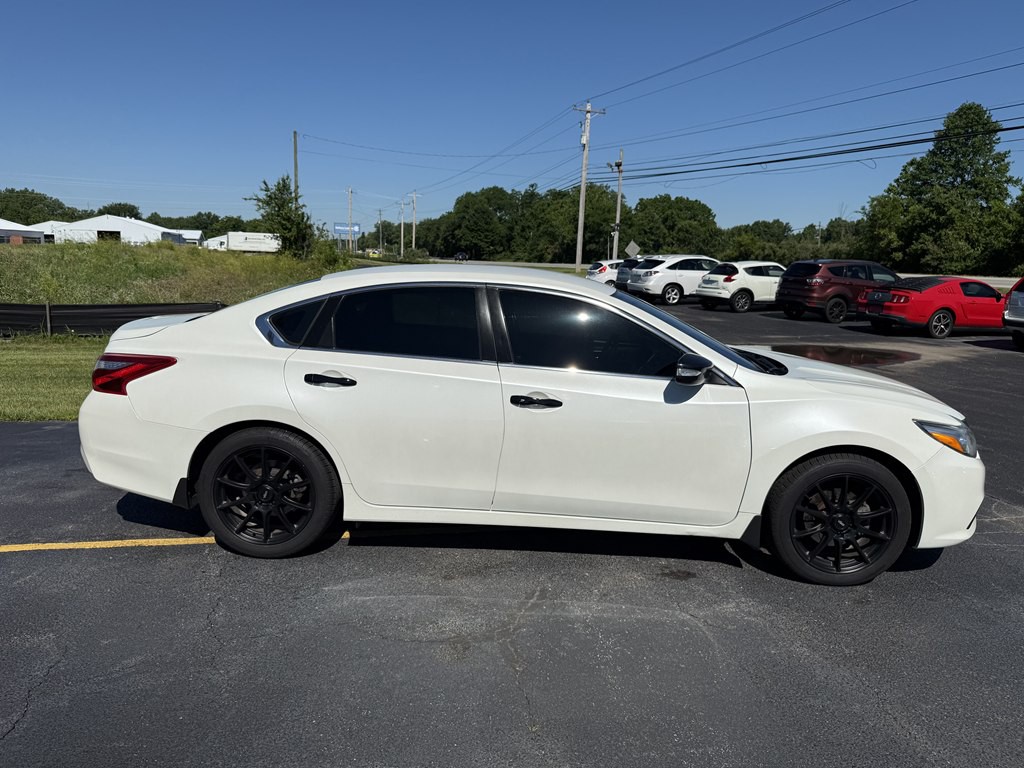 2016 Nissan Altima Image 23