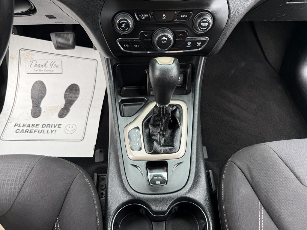 2015 Jeep Cherokee Image 12