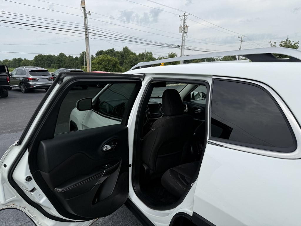 2015 Jeep Cherokee Image 19